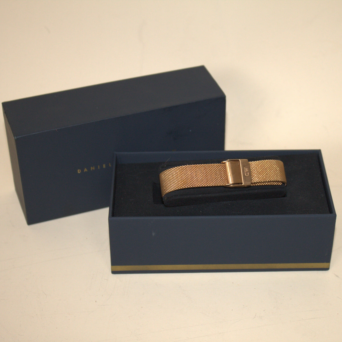 Daniel Wellington Petite Melrose in Rose Gold